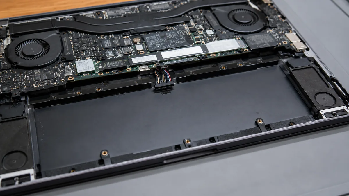 Laptop Battery Replacement Cost Singapore – battery inside
