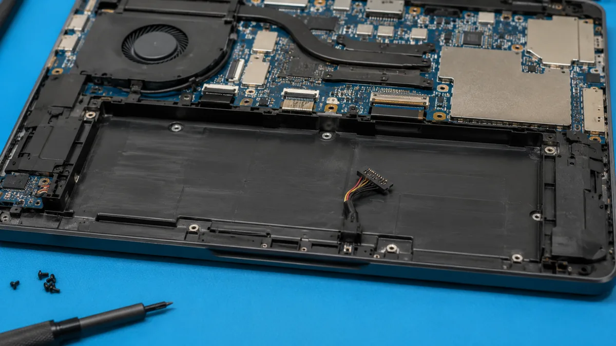 Laptop Battery Replacement Singapore – battery inside