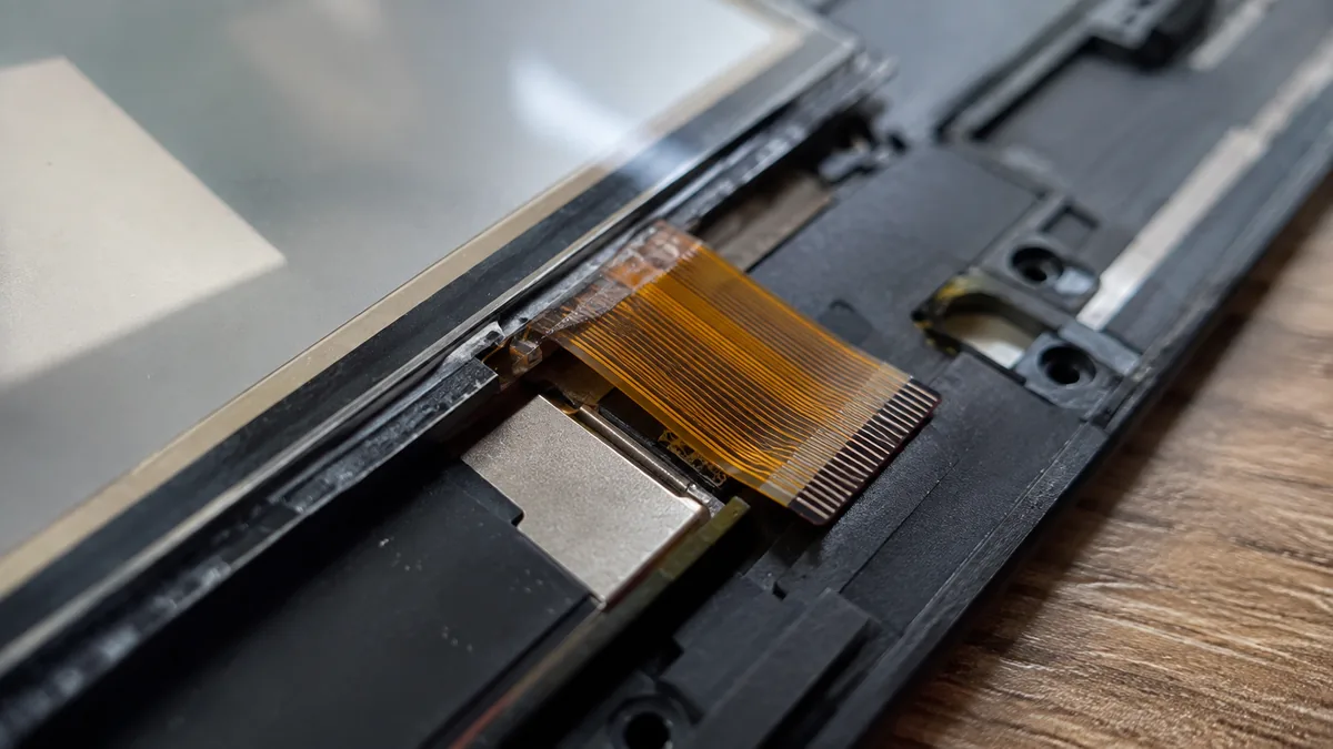 Laptop Touchscreen Not Working? Causes & Fixes – digitizer closeup